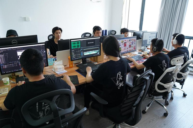 光影交织的魔法：视觉特效设计的新趋势